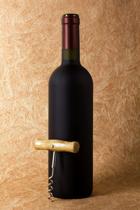 开瓶器和瓶葡萄酒