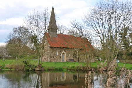 河边的小教堂