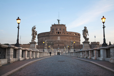 罗马天使桥和城堡在早晨
