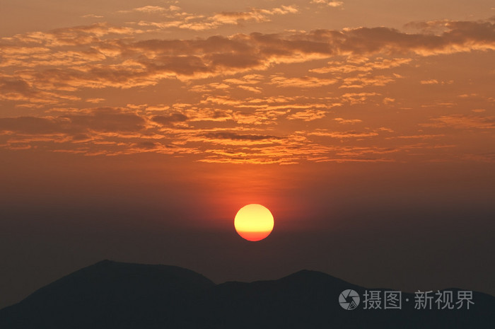 漂亮的太阳升起