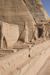 阿布辛贝寺埃及的雕塑