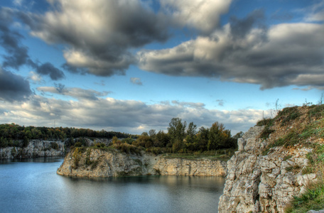 在森林景观 hdr 照片