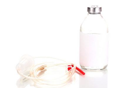 瓶静脉注射抗生素和塑料输液套上白色孤立