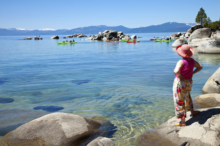 皮划艇在加州太浩湖图片
