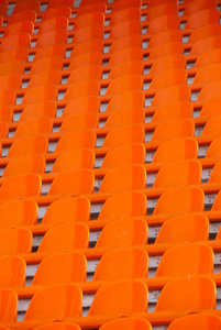 橙色空体育场座位