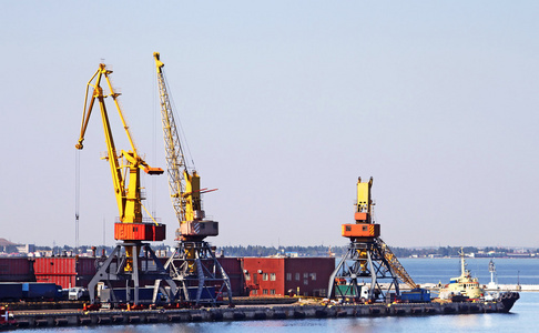 与傲德萨，乌克兰的起重机贸易海港