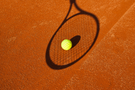 网球球和球拍