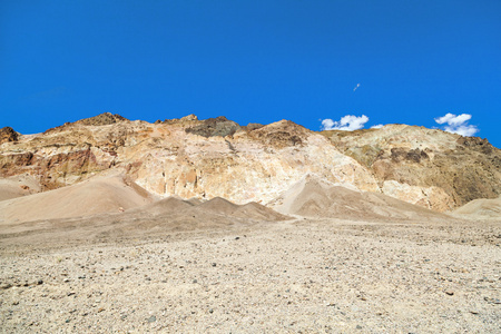 美丽的岩石地层艺术家驱动器在死亡谷