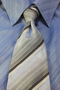 一件衬衫领带