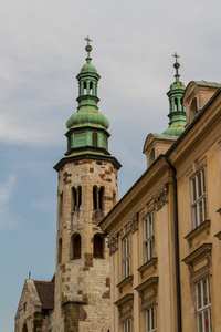 罗马式教堂的圣安德鲁塔在克拉科夫建造之间 107