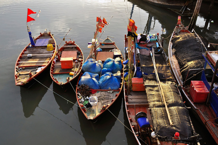 在泰国渔夫的小船