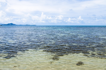 热带海景。天空和海洋