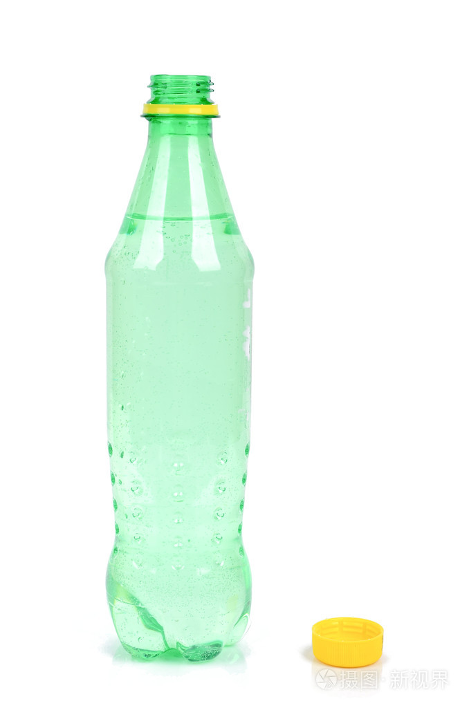 在白色背景上的塑料瓶