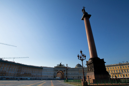 亚历山大  列在圣彼得堡宫殿广场上