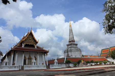 在 nakhonsrithammarat，泰国寺