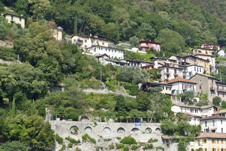 小山上的山市