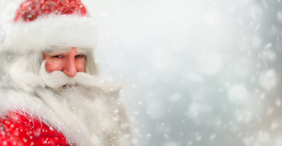 在降雪微笑的圣诞老人画像图片