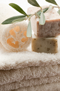 橄榄皂和浴巾