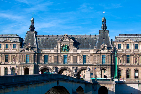 查看关于从 pont du caroussel，巴黎，法国卢浮宫