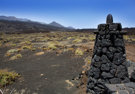 la palma 熔岩石围墙 fuencaliente 中的列