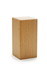 孤立在白色的木制几何形状三棱柱