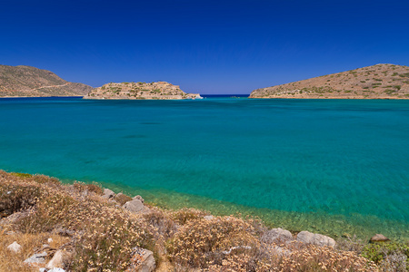 mirabello 与在克里特岛上的 spinalonga 岛湾