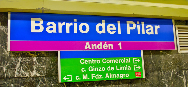标志地铁站 barrio 德尔皮拉尔