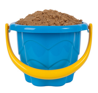 玩具桶装满了沙子