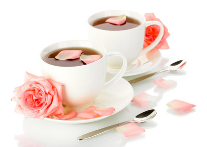 杯茶与孤立在白色的玫瑰