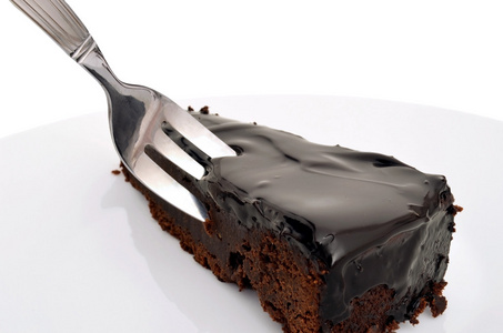一块黑巧克力蛋糕