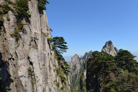 黄色山悬崖