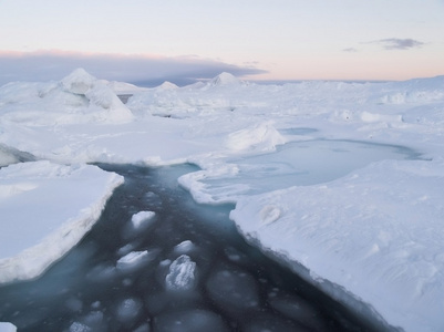 北极冰川景观