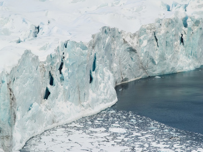 北极冰川景观