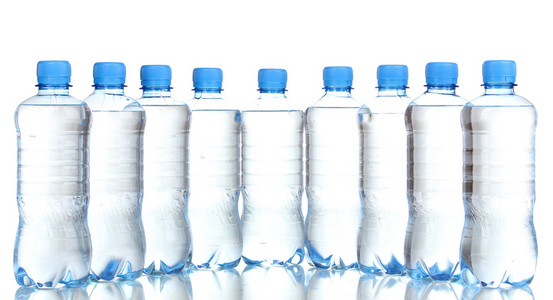 水隔离在白色的塑料瓶