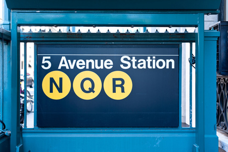 高街在纽约市布鲁克林桥地铁站