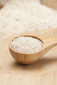 健康干糙米饭的勺子
