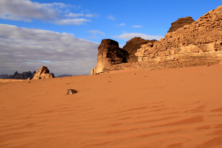 砂模式和 wadi rum 沙漠的美丽风景