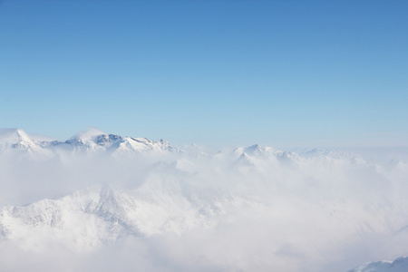 山的山峰