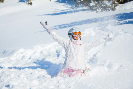 冬季度假 滑雪的女孩