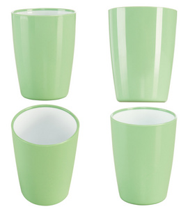 绿色塑料玻璃果汁