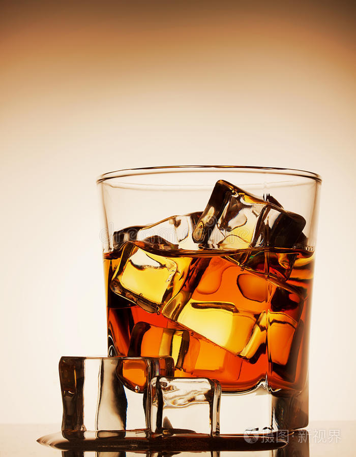 杯威士忌鸡尾酒一杯可乐冰镇鸡尾酒冰镇鸡尾酒酒杯白兰地一杯加冰