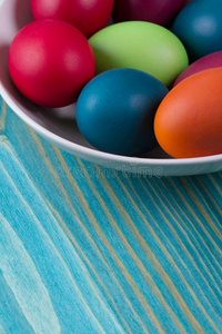 碗里的复活节彩蛋