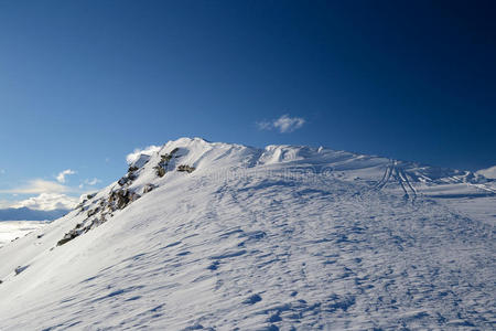 山脊上的雪飞檐图片
