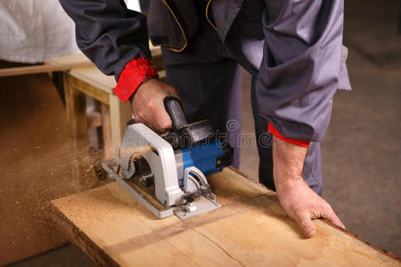 手木工用圆锯工作
