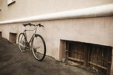 街上的旧自行车