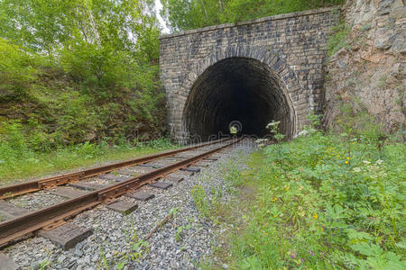 克鲁戈巴杰卡尔斯基铁路。隧道