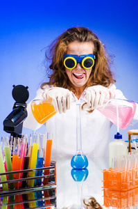 搞笑女化学家在实验室