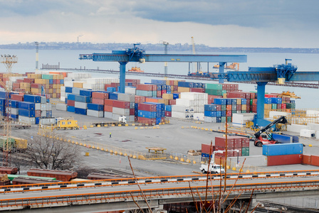 敖德萨国际海运港口与容器