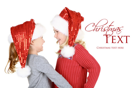两个孩子穿上圣诞老人的帽子