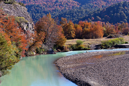 秋季山区河流